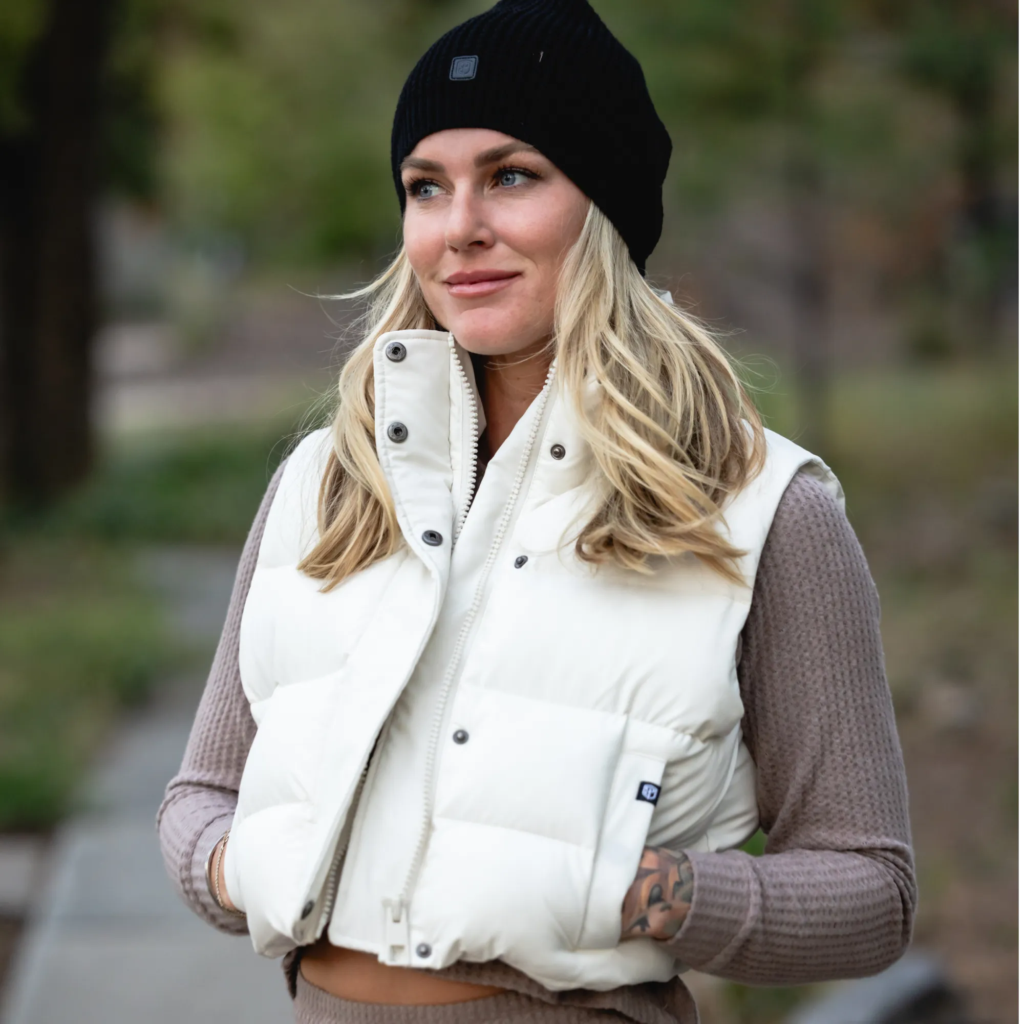 Fireside Cropped Puffer Vest (Ivory)