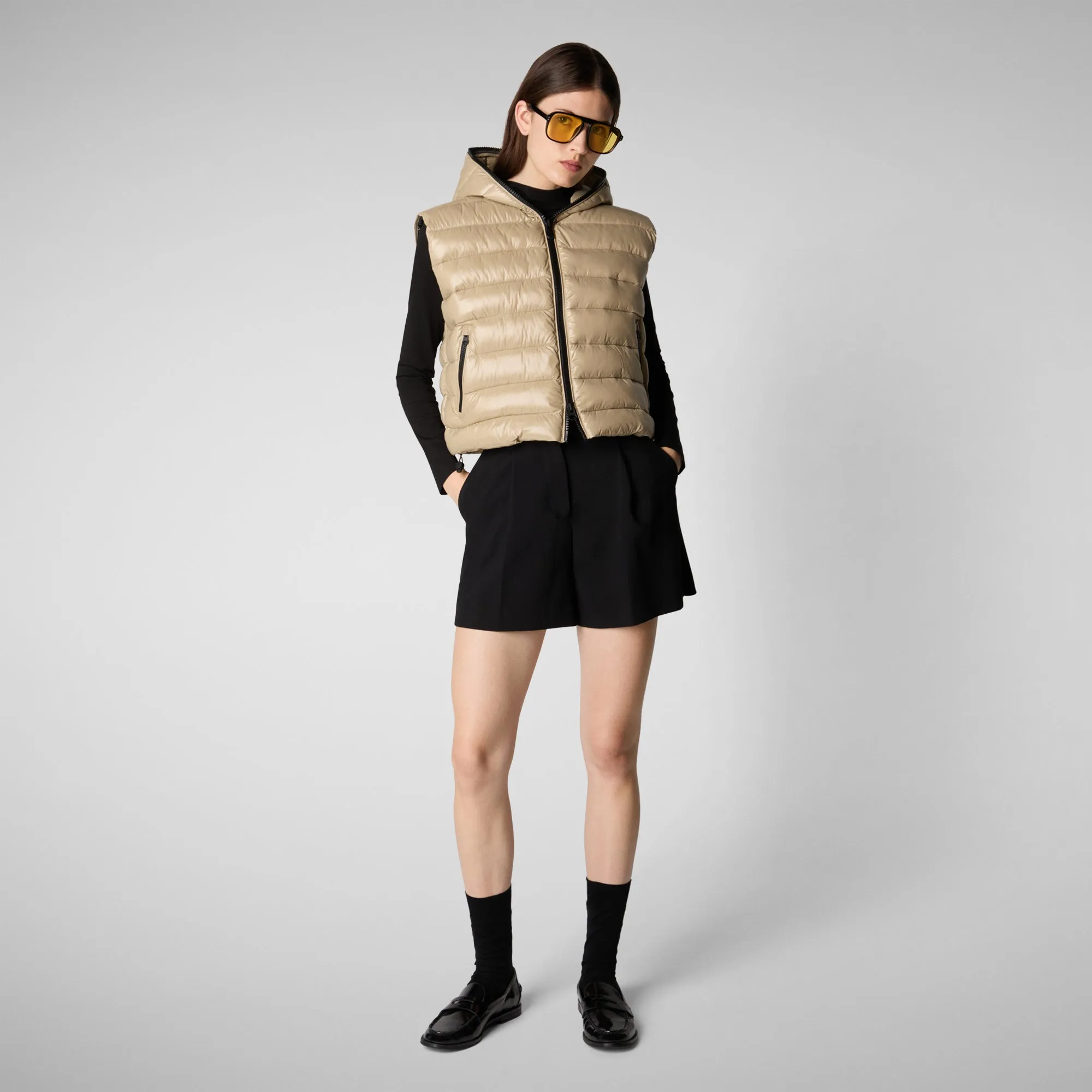 Woman's hooded vest Romina in wood beige