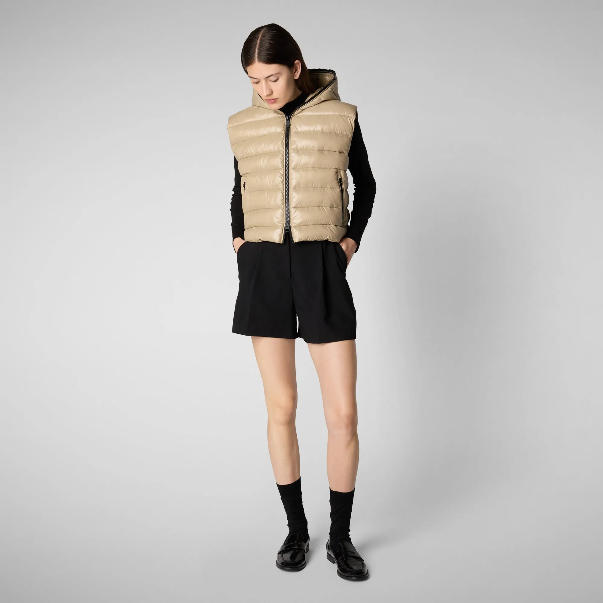 Woman's hooded vest Romina in wood beige