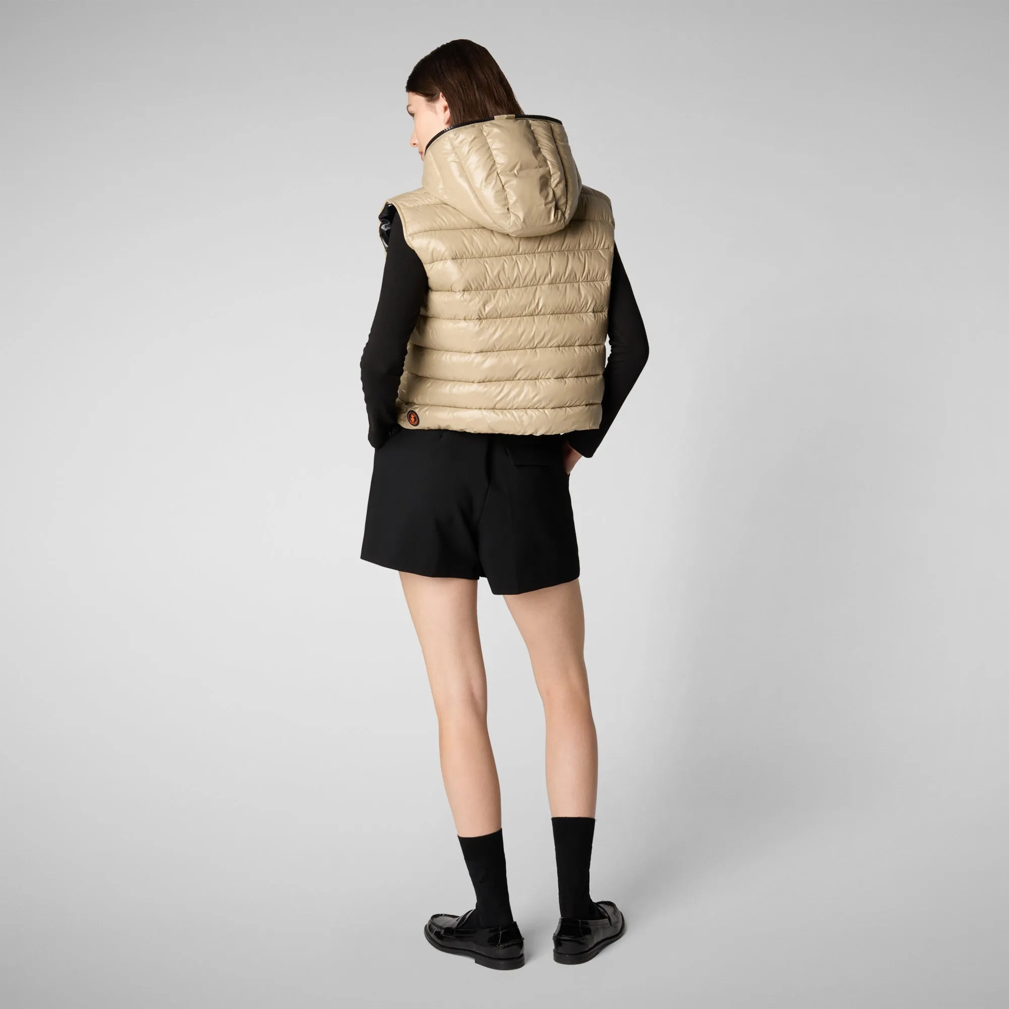 Woman's hooded vest Romina in wood beige